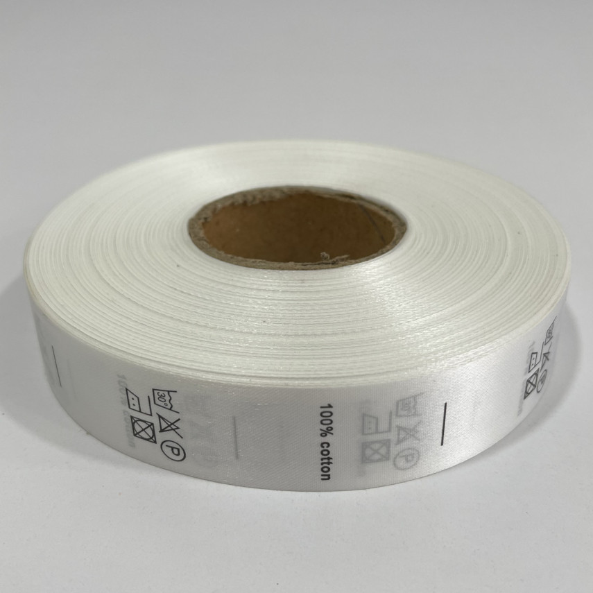 Этикетка состава атласная 25мм (процентовака) cotton 100% (100 метров) Этикетка состава атласная 25мм (процентовака) cotton 100% (100 метров)